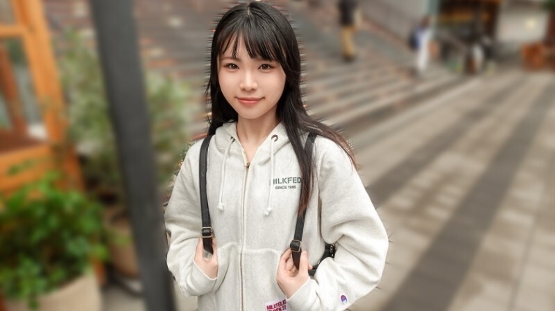 SIRO-5650 "Watch the 亲密 of the Reiwa generation! A 19-year-old working at a famous theme park applied! She's very interested in 亲密 and has a great personality! Her blushing face is also cute! Is her o