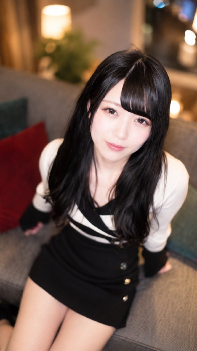 FC2-PPV-4906073“限时特价”“全脸暴露”微笑0 Yen-chan，我在她过度保护的父母不在身边并且没有宵禁的一天认识了她，联系了我，因为