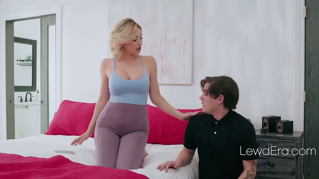 继母's Camel Toe Reveal Makes Her Crave Stepson's Honest Cock