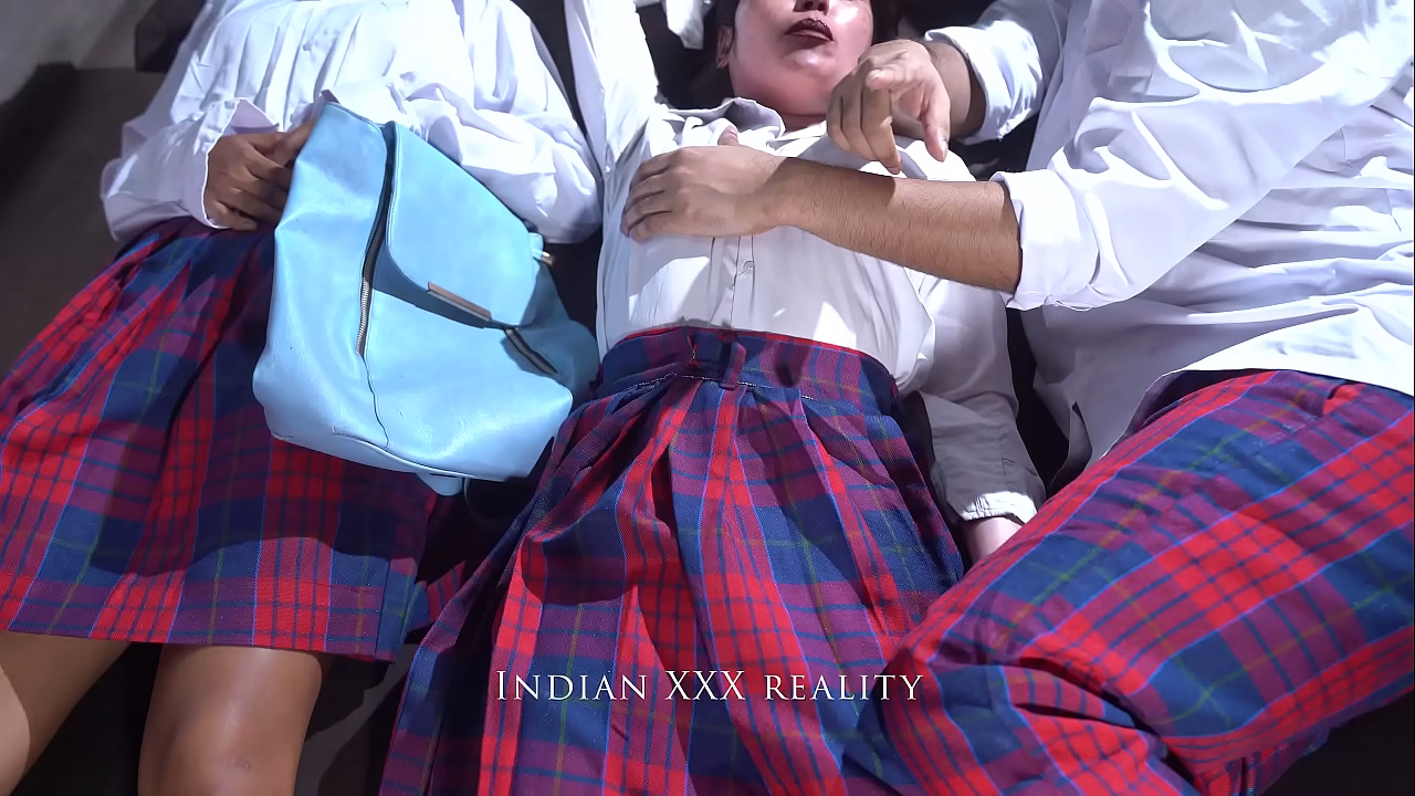 XXX 印度继姐妹和继兄弟和继姐妹在印地文 XXX