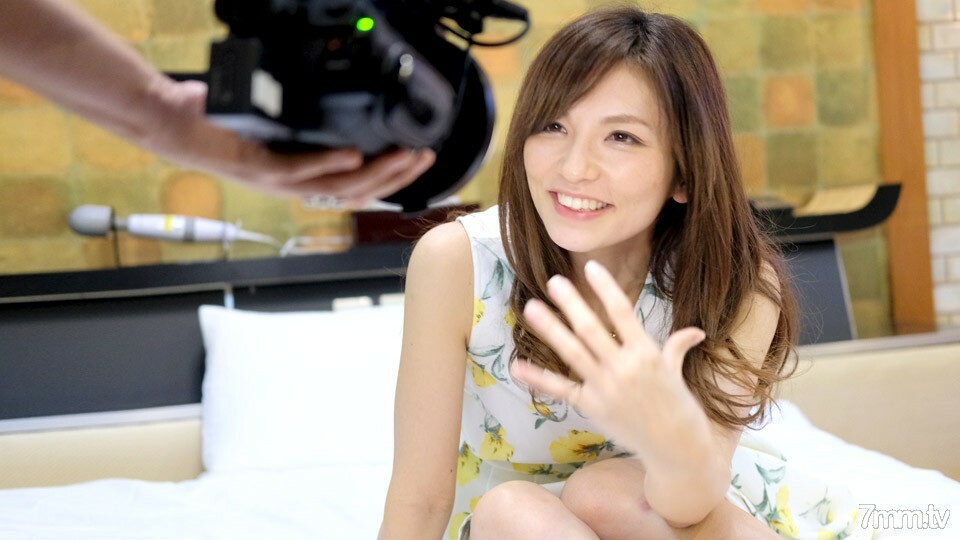 033118-242 M精神的苗条美人～不管做什么都看着镜头～