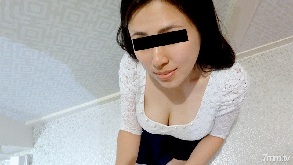 052320-01 沮丧的女儿粘在鸡巴上