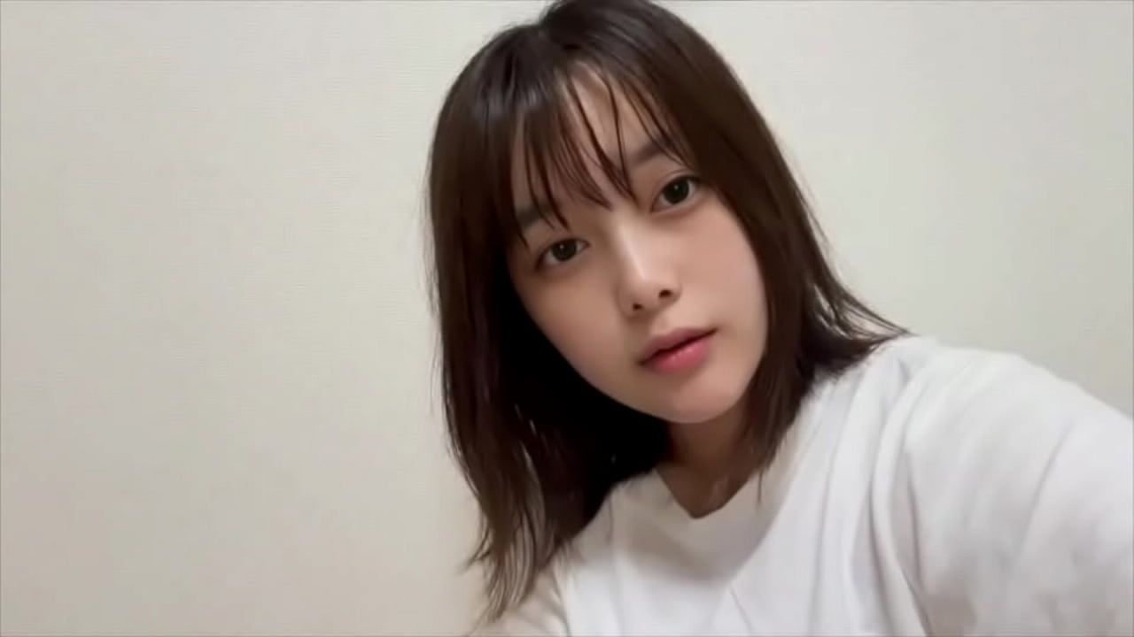 Would you like to see an amateur 大学生's pussy? If you would also like to see her masturbate, DM me.