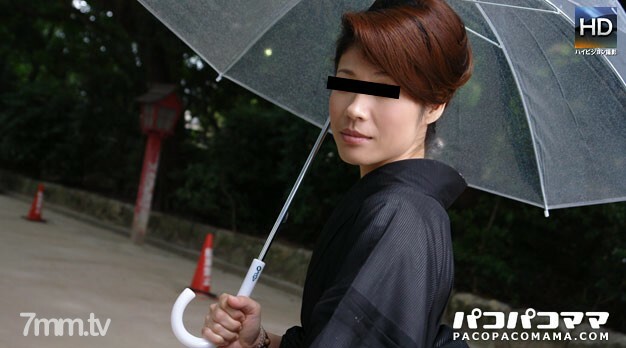 061412-668 一个美丽的寡妇，哀悼时看起来很好