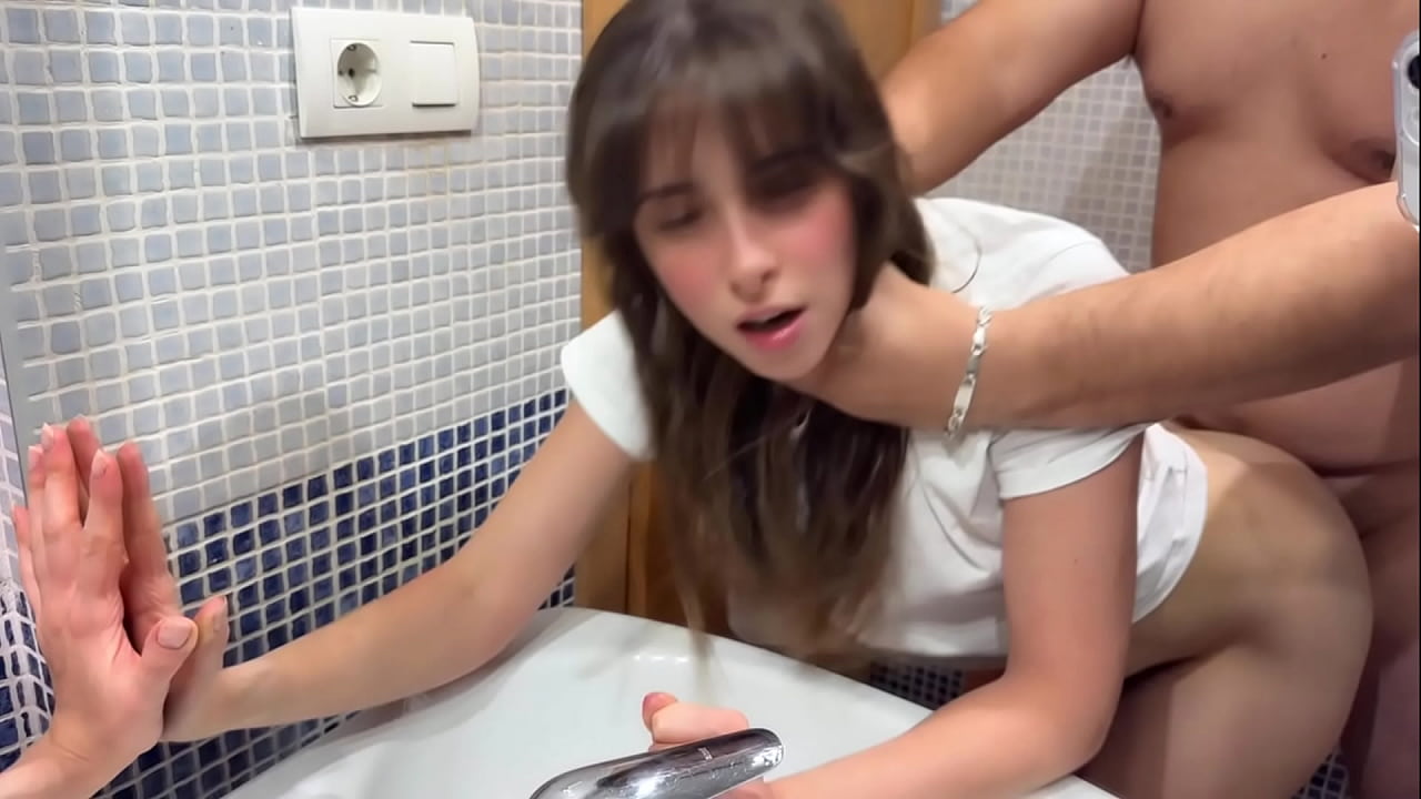 Creampie in my hairy pussy, my 继父 fills me with semen in the bathroom while his friends are in the living room