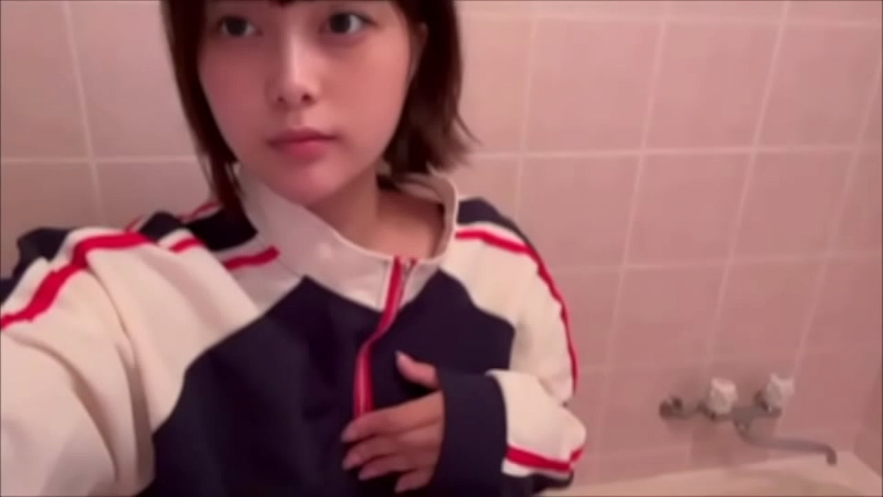 【卡拉OK】相貌平平的女大学生在不该做的地方自慰，却兴奋起来。