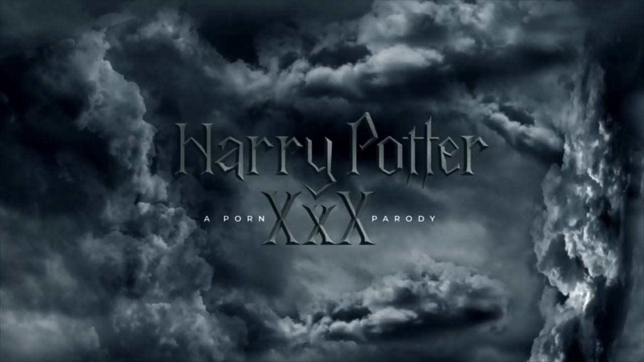 塞琳娜·本茨 (Selina Bentz) 饰演赫敏 (Hermione) 无法停止在哈利·波特 (Harry Potter) 的硬鸡巴上高潮 - 哈利·波特 (Harry Potter) 色情角色扮演戏仿
