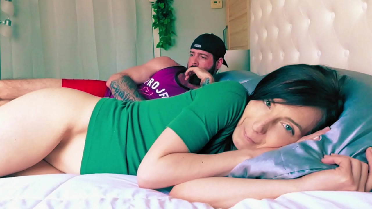 British 继姐 Forgot To Wear Panties To Bed - 继兄 Can't Resist