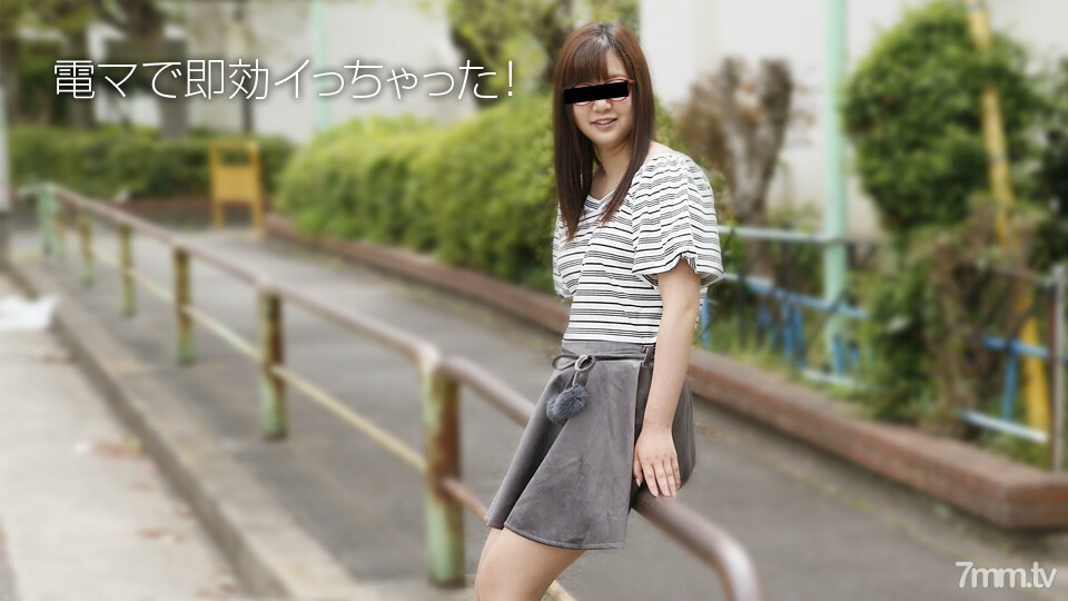 092718-01 爱玩具的眼镜女孩