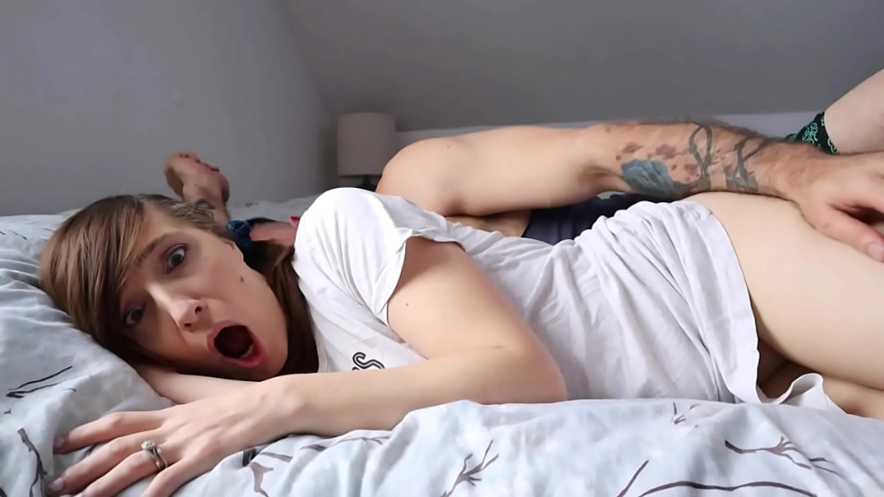 继父 accidentally mistakens 继女 as wife, leaving her creampied