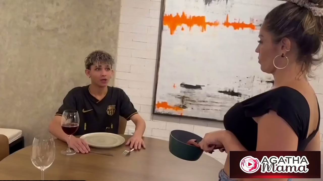 Naughty 继母 Fucks Stepson and Asks Him Not to Tell His Father - Naughty 继母 sees her stepson's huge cock, fucks him like a married woman, and cheats on her cuckolded husband inside their own house.