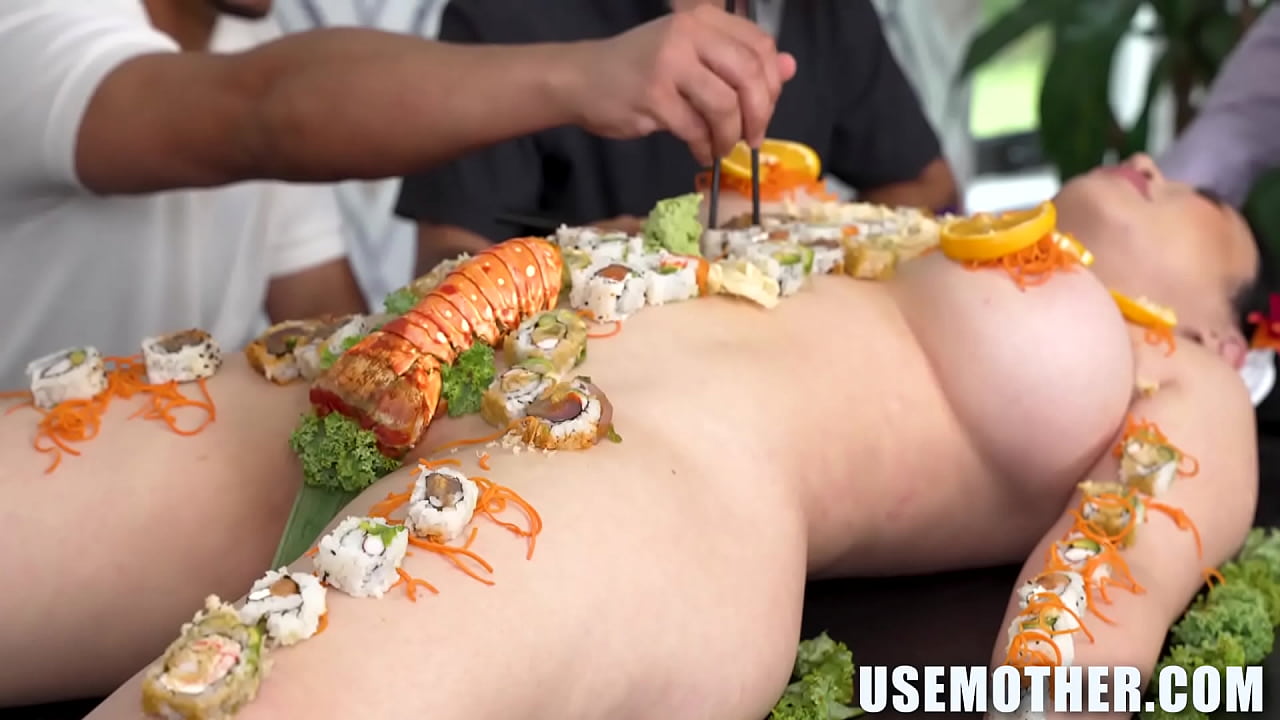 丰满的亚洲厨师将自由性爱与美食融为一体 Emerald Loves、Suki Sin、Nicky Rebel