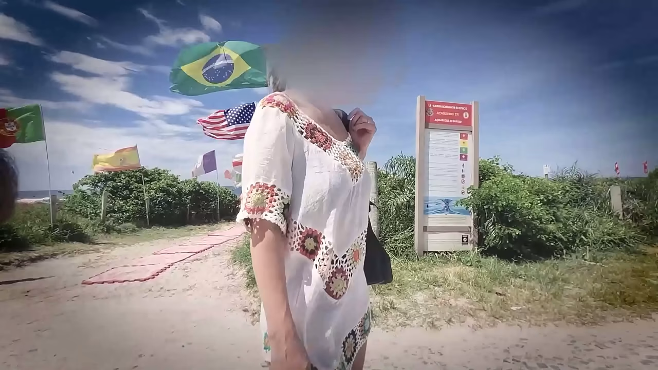 真实的。已婚妇女在海滩接载后在酒店性交