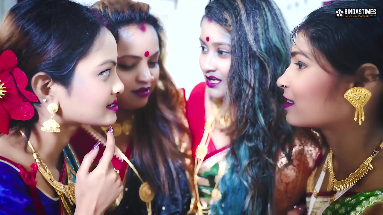 Desi Tharki 印度 Jamindar 兄弟同时分享他们的四个妻子进行真正的钢棒（印地语音频）
