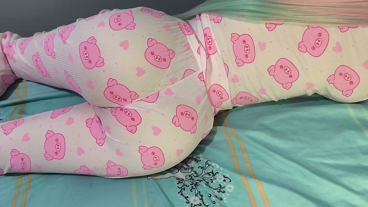 My 继女 is gorgeous and still a 青涩 with a soft, hot, wet pussy, ready to fuck (Over 18)