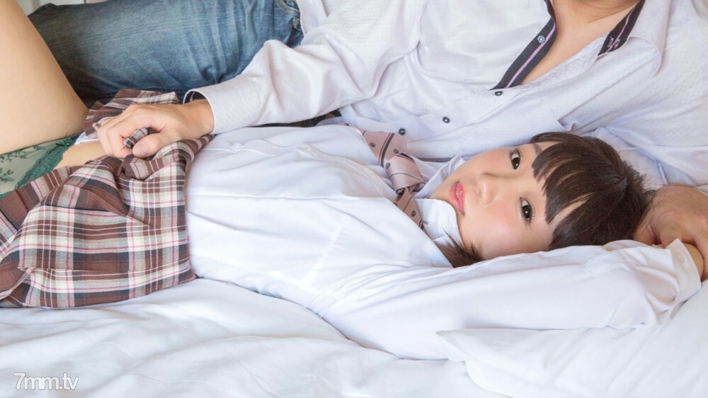 689-SHIZUKU-01 Ubu 剃光女孩和制服 H / 雫