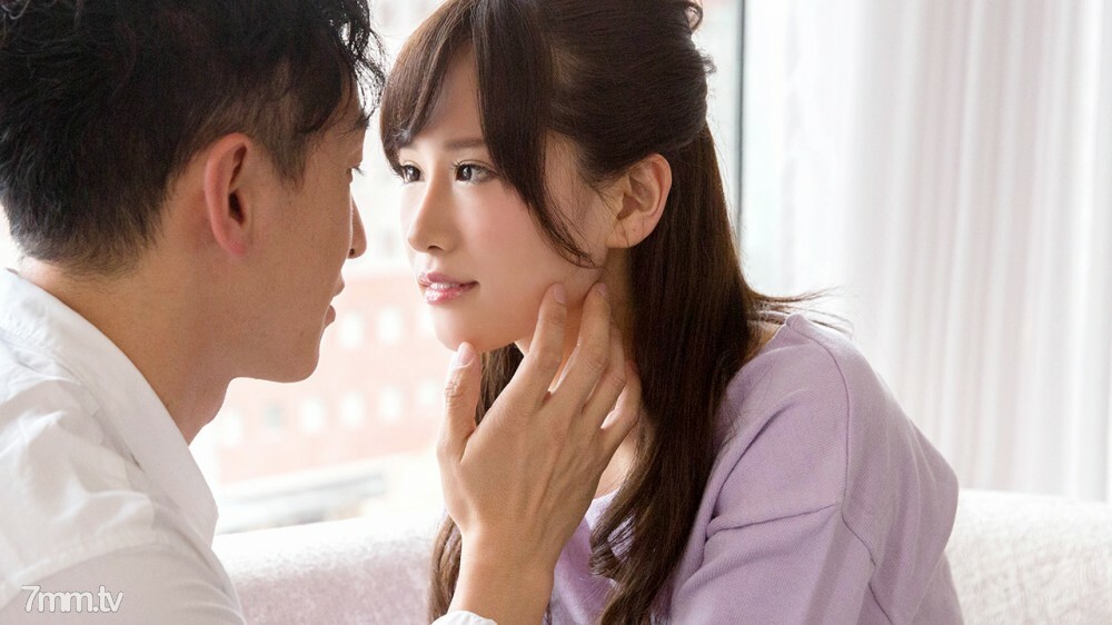 725-RENA-01 整洁、纤细、地板娴熟的姐姐的臀部摆动SEX/Rena