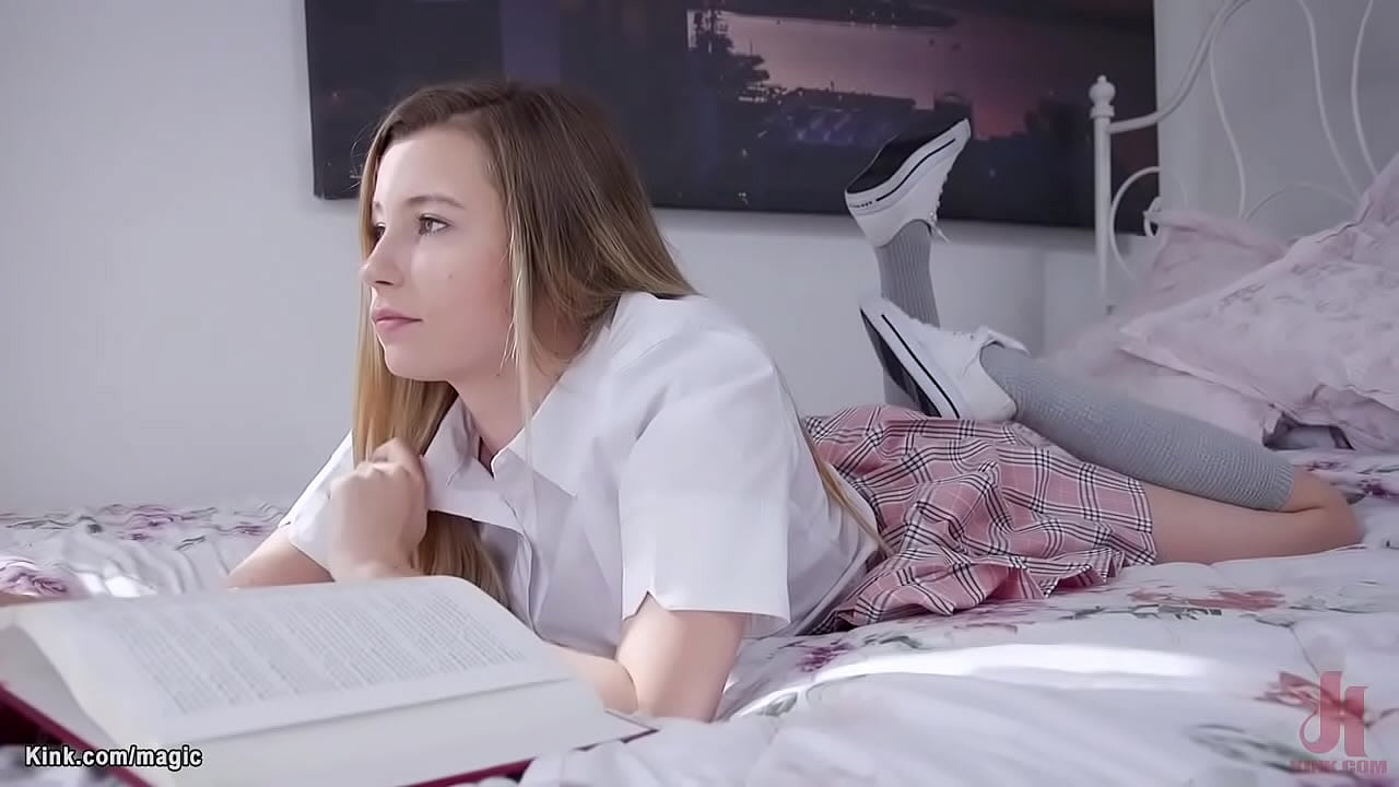 Stepson anal fucks 继母 and her bff