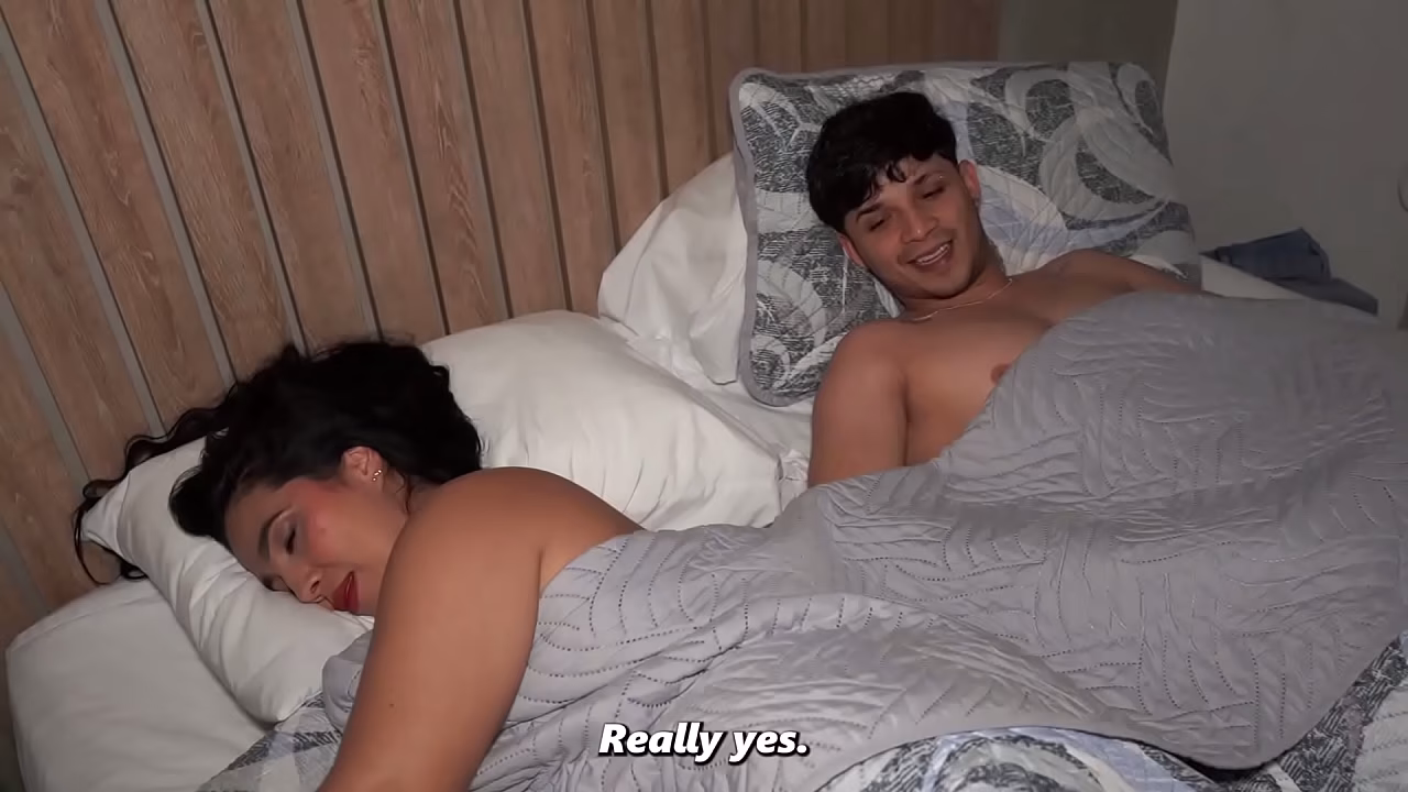 MILF 继母 and stepson have amazing sex sharing the same bed