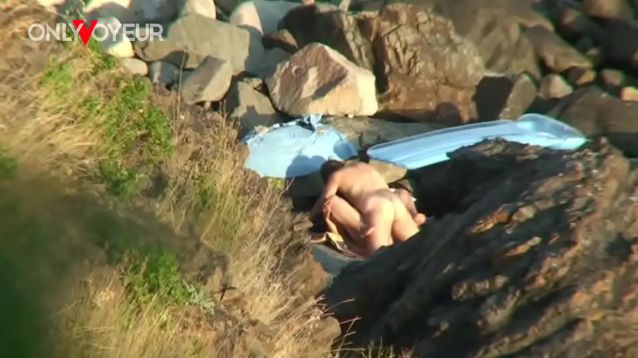 海滩偷窥者。他们认为这是一个适合快速做爱的僻静地方