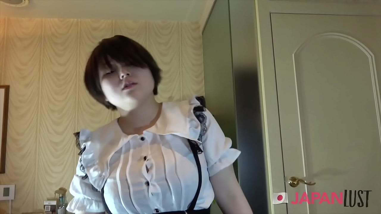 Short-Hair Japanese 年轻女性 Wants Intense Orgasm and Creampie