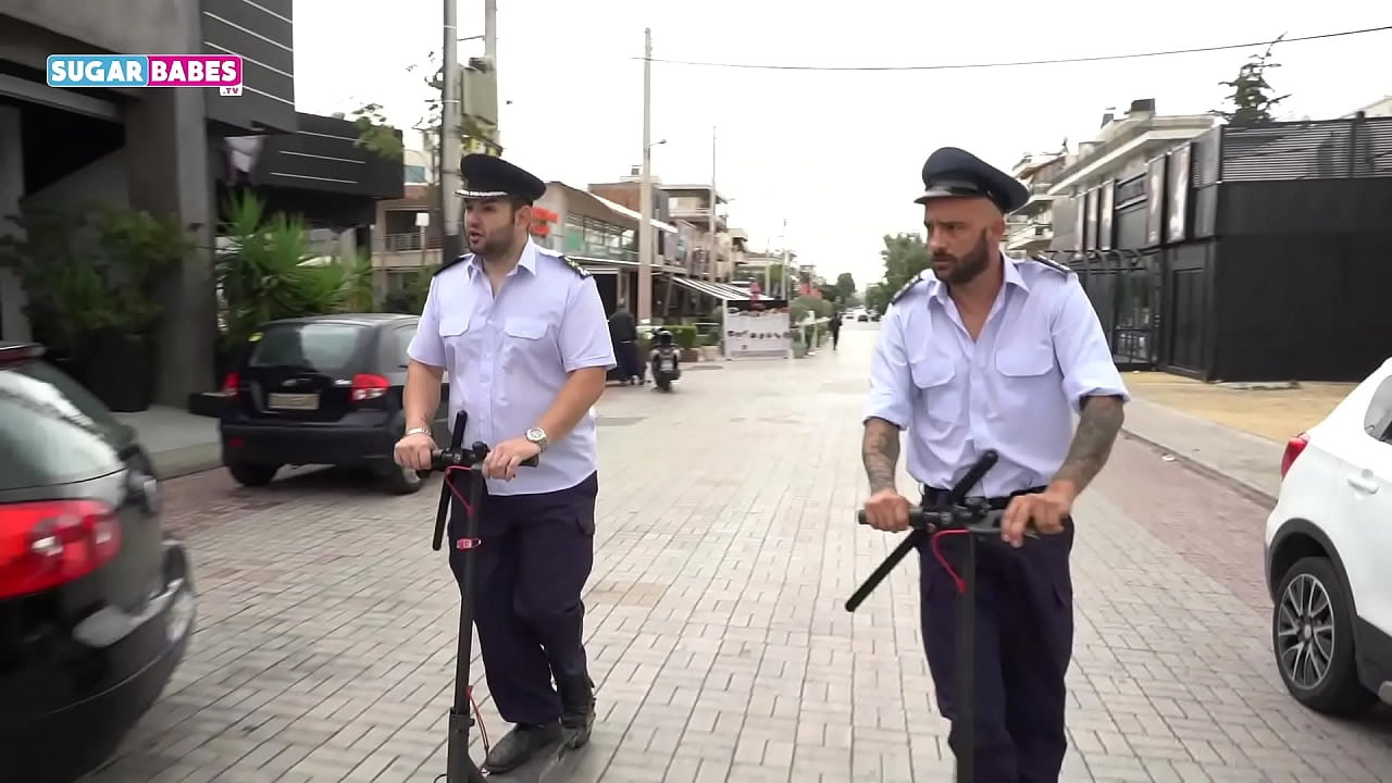 SUGARBABESTV : 希腊警察三人组模仿秀