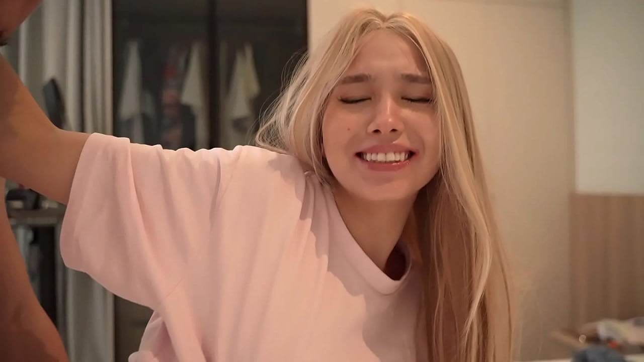 妈妈心里很担心，心想如果自己跟朋友在一起的话，可能会发生什么不好的事情，但是又能怎么样呢？