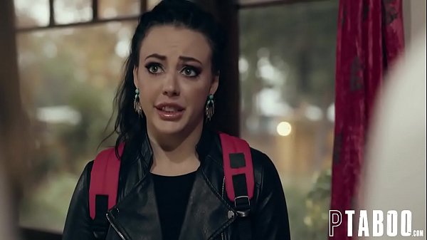 当网上情妇香奈儿·普雷斯顿、惠特尼·赖特出现在他家门口时，出轨的丈夫被逼入绝境