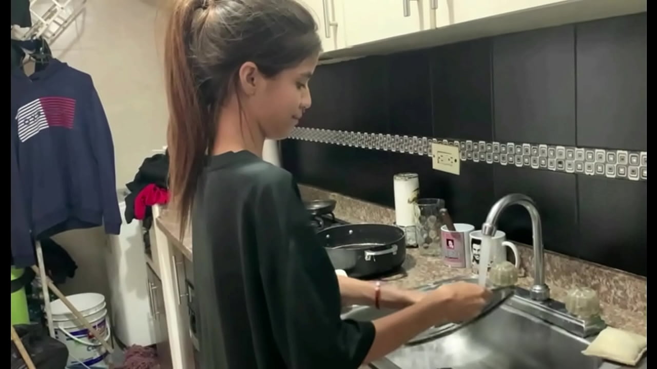 Hot 继姐 always turns me on when we're home alone FULL STORY