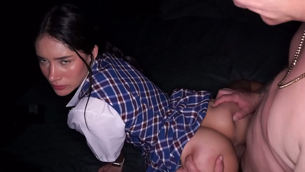 DILF man fills 大学生's pussy with semen - Hardcore sex between DILF & 大学生