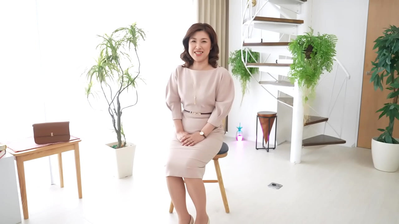 首次拍摄已婚妇女资料藤和由<附摘要>