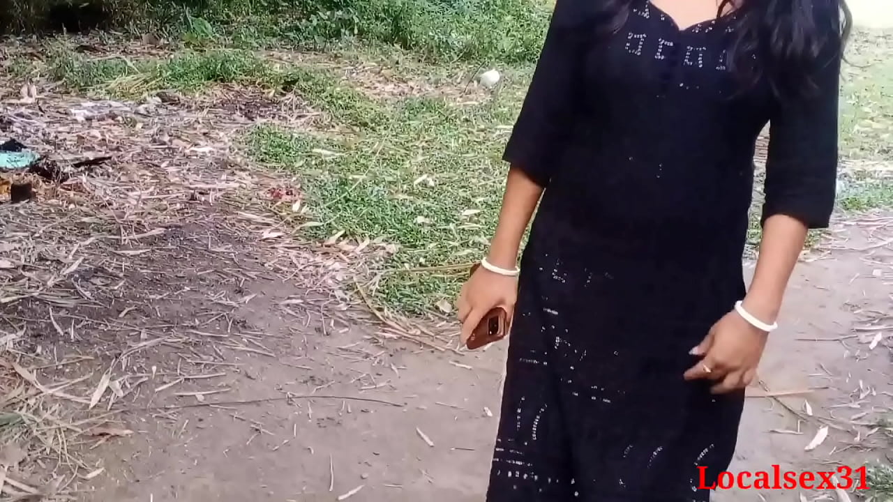 黑色 Clower 连衣裙 Bhabi 户外性爱（官方视频由 Localsex31 提供）