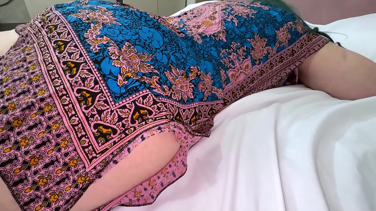 Late at night, the busty 继母 lay down on the bed waiting for a message from her lover, but the stepson seized the initiative and gave her a live triple date right here and now