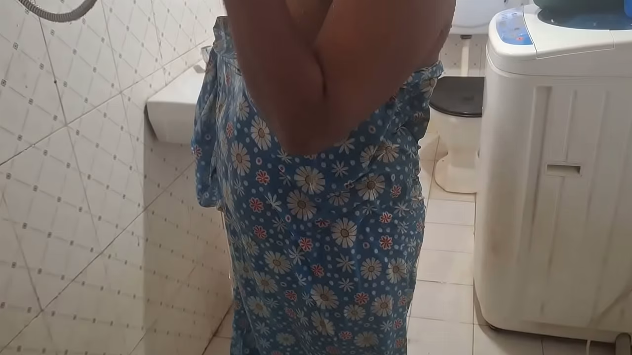 女仆沐浴室外和室内