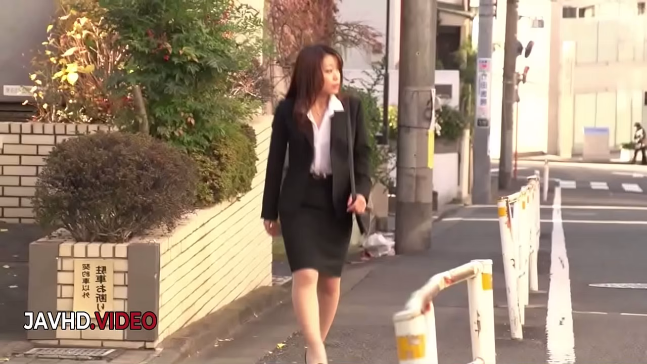 Shiona Suzumori 的强烈日本中出办公室性爱