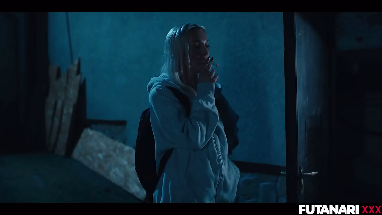 Futa 动漫 Bbw 女孩被性恶魔附身，变成欲火中烧的人妖，并与可爱的金发女郎进行 Facefucks
