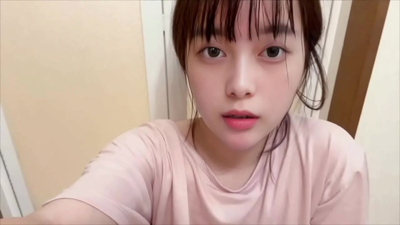 A hairy 大学生 masturbates by touching her smelly pussy after coming home from the gym.