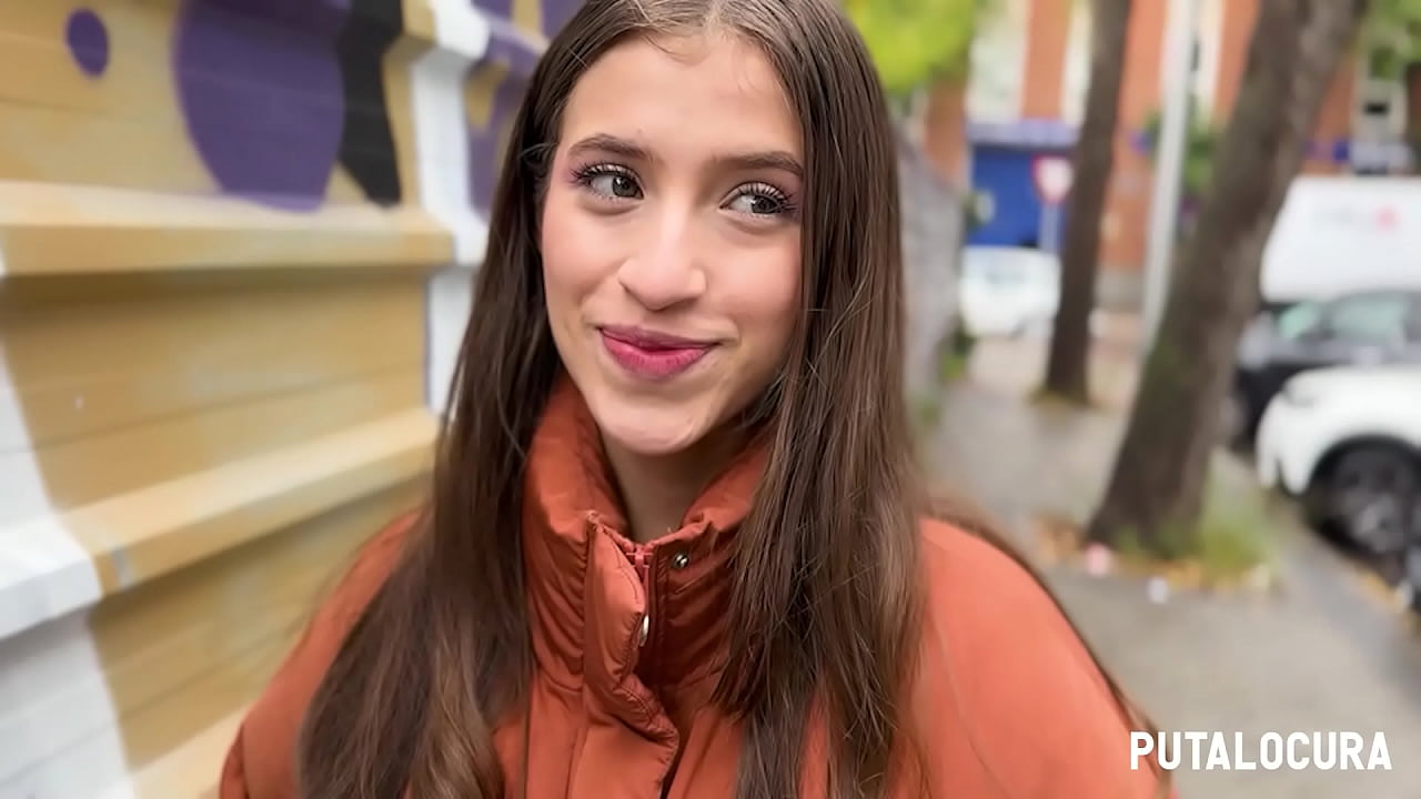 PutaLocura - 娇小的哥伦比亚年轻女子 Sofia Smith 被 Torbe 抓住，他们用力操