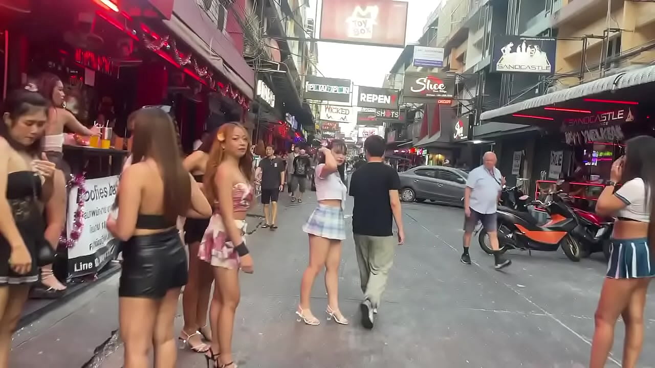 走在一条秘密的街道上