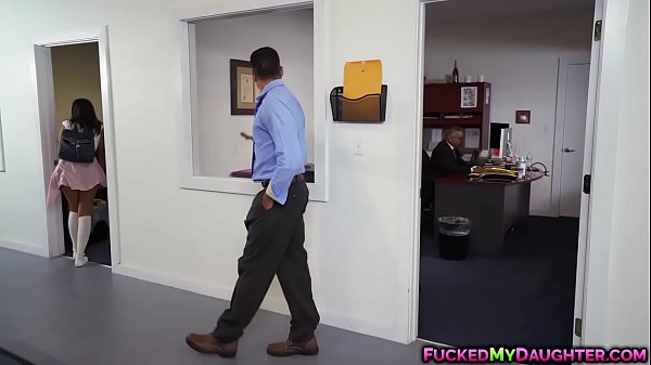 年轻女性 Victoria fuks with her 's assistant