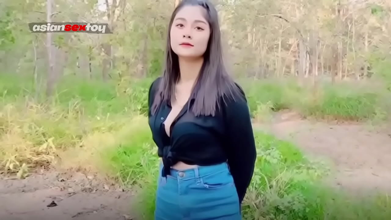 Big load of cum flows out of Asian 年轻女性 pussy onto the ground