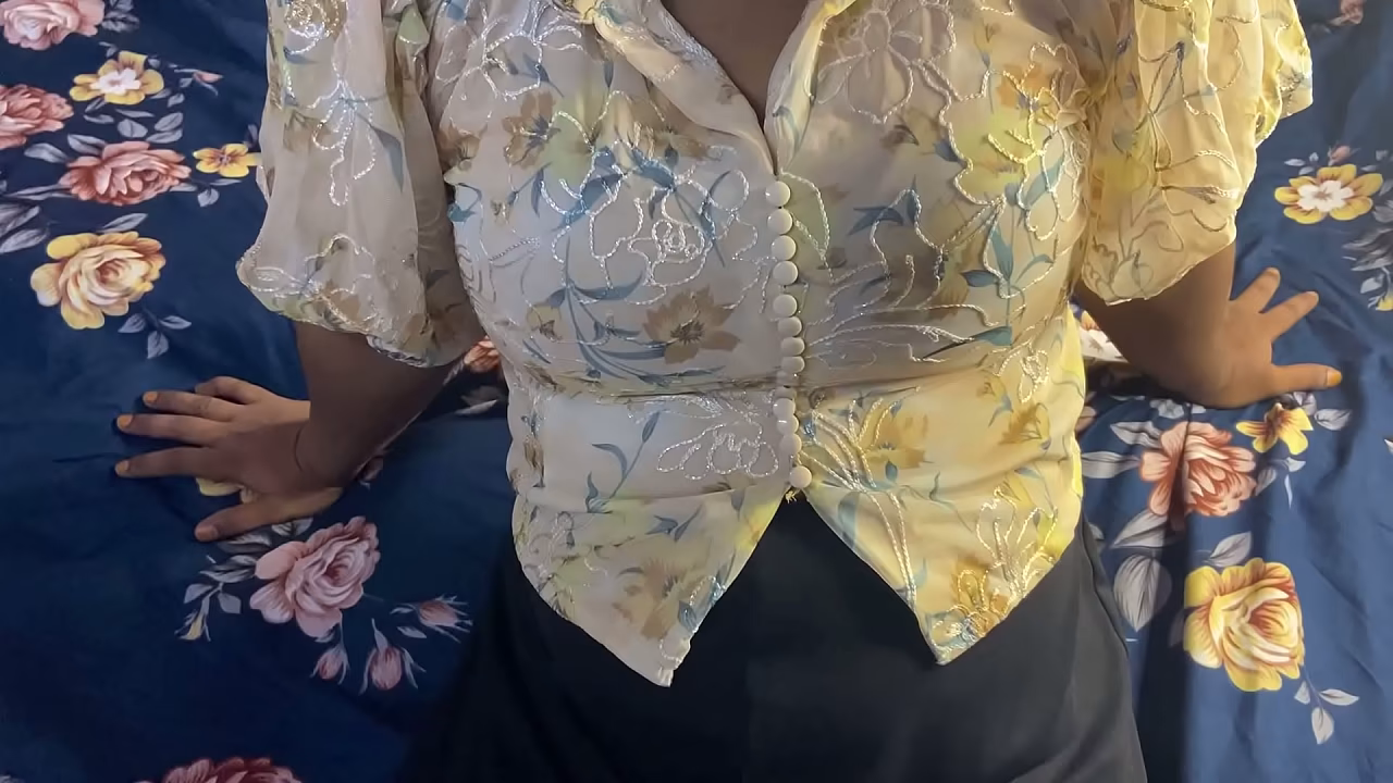 Nagma Bhabhi 在雨季被性交，印地语语音，新性感色情 xXx 视频