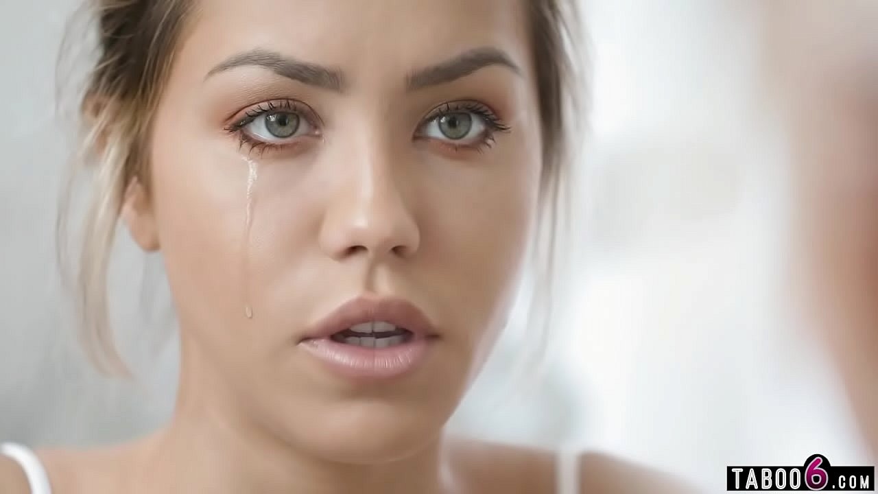 Latina 年轻女性 Alina Lopez is desperate to get pregnant