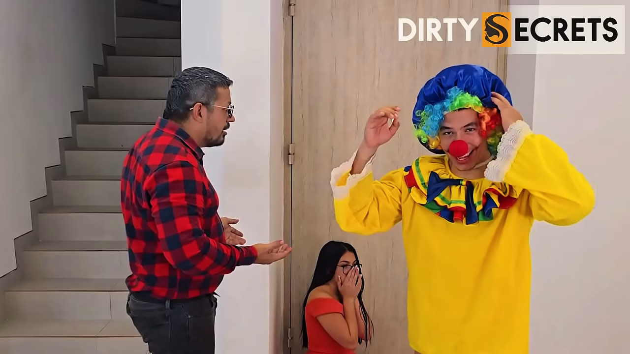 I ORGANIZE A BIRTHDAY SURPRISE FOR MY 继女 AND SHE FUCKS THE ENTERTAINER.