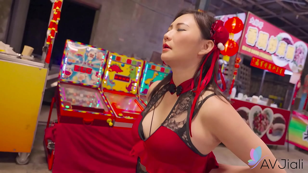 中国女孩澪在夜市被操。