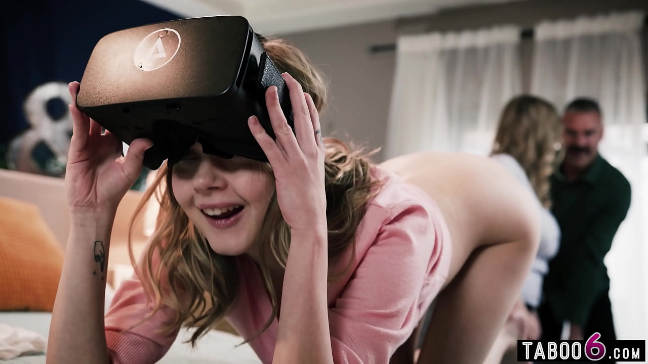 Tiny 18yo stepaughter 年轻女性 got a VR headset from her stepparents