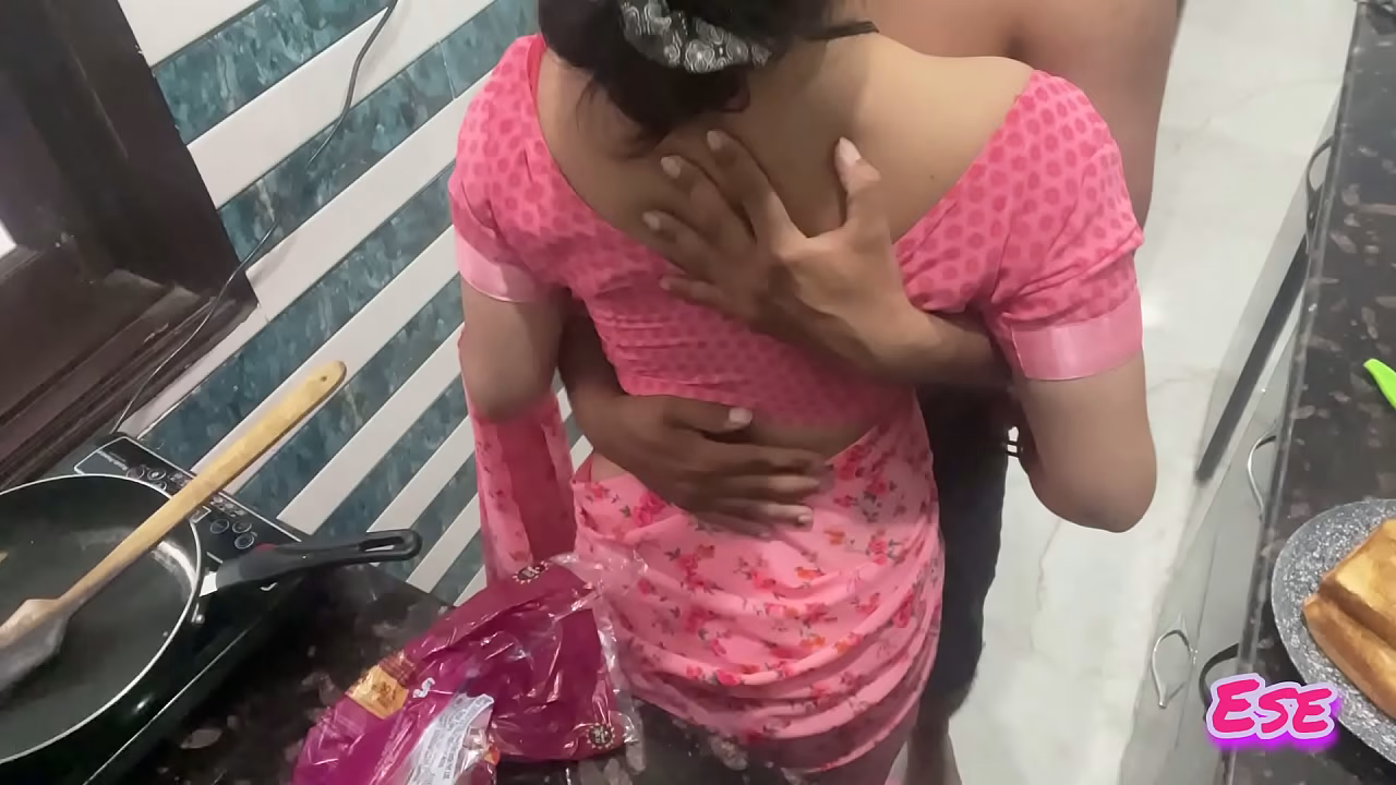 德西哥在厨房做饭时的性爱......
