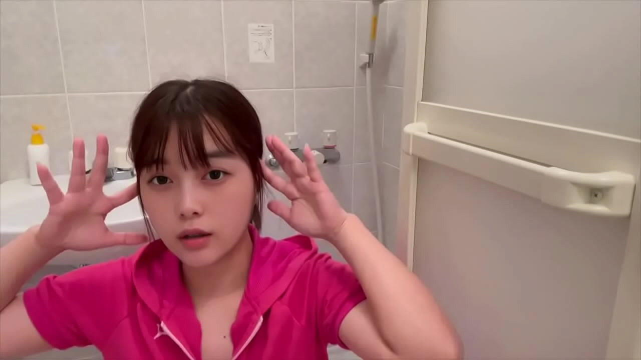 【素人女大学生自慰】我喜欢有包皮垢的臭鸡巴。我想舔它...