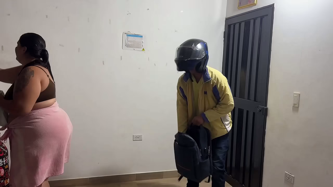 披萨送货员自己付款！多么顽皮啊！