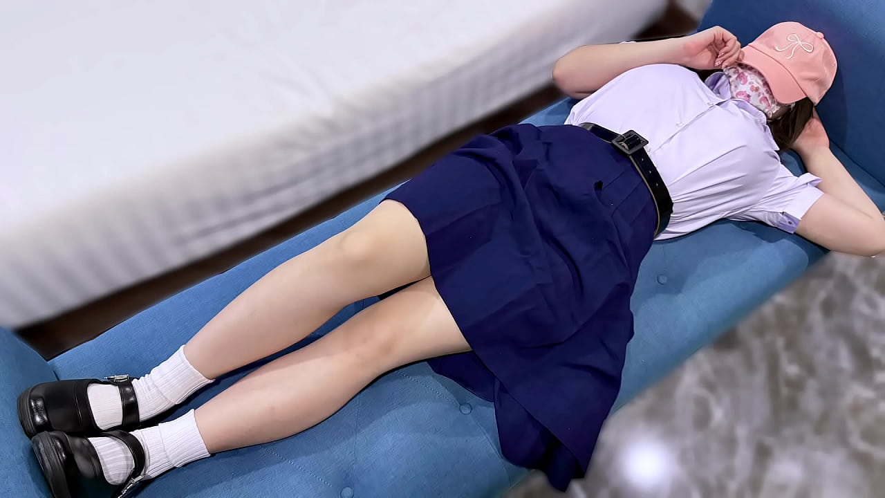 Breaking into a 年轻女性age 学生